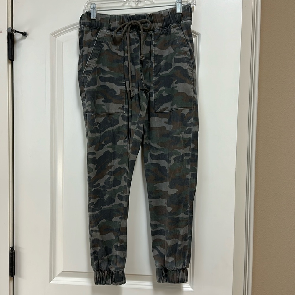 Bell Dahl camo joggers